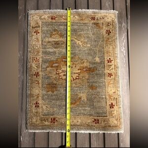 Vintage Style Wool Rug / Mat with Floral Pattern